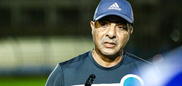 العشري لـ في الجول: طلبت من إدارة سموحة ضم الدبيس أو محمد أشرف.. ولا أريد ميكيسوني