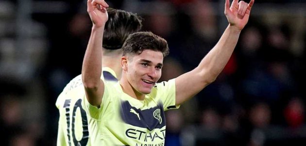 تشكيل مانشستر سيتي – أورتيجا في حراسة المرمى.. وألفاريز يقود الهجوم ضد بريستول